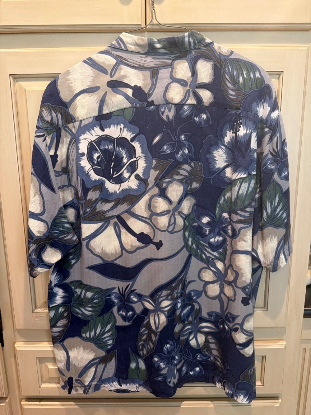 Tommy Bahama Silk Button Front Shirt with pocket - Picture 3 of 6